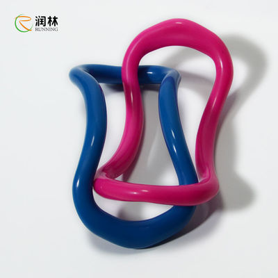 Πολλαπλάσια χρώματα 11.5*23cm δαχτυλίδι ικανότητας γιόγκας με την αντιολισθητική λαβή ασφάλειας